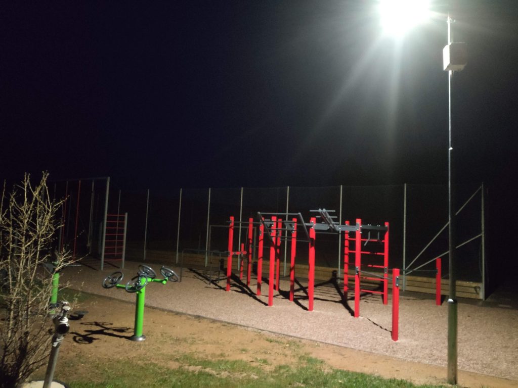 Samodobíjecí lampa 